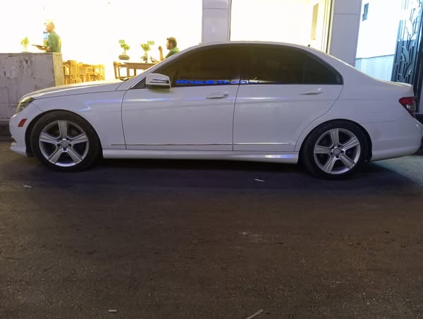 مرسيدس C300 2011 - صورة 3