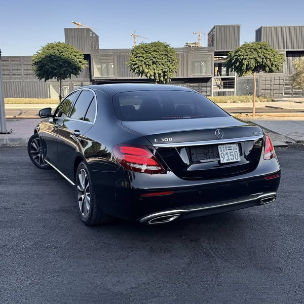 مرسيدس بنز E300 2019 - صورة 4