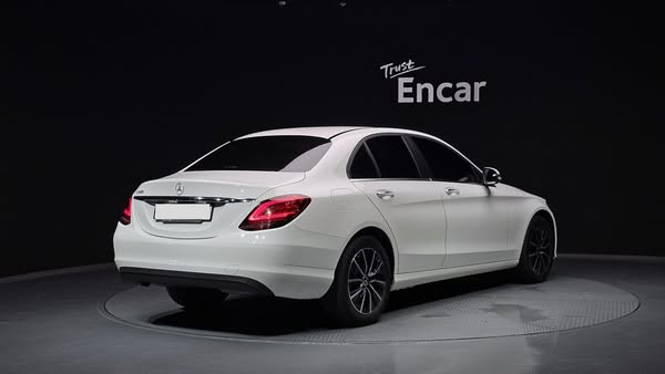 مرسيدس بنز C200 2020 - صورة 2