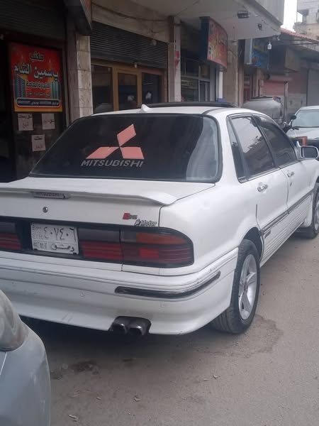 متسوبيشي لانسر 1992 - صورة 1