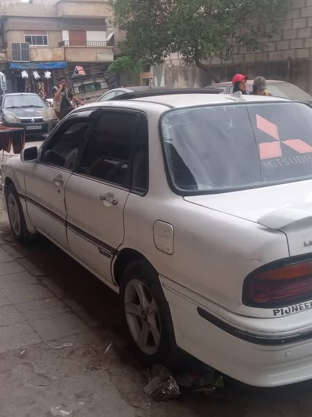متسوبيشي لانسر 1992 - صورة 4