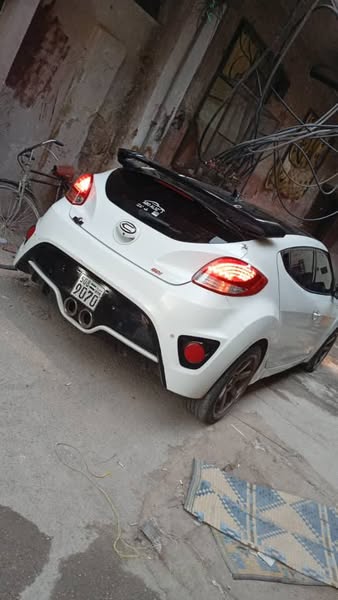 هيونداي فيلوستر 2012 - صورة 3