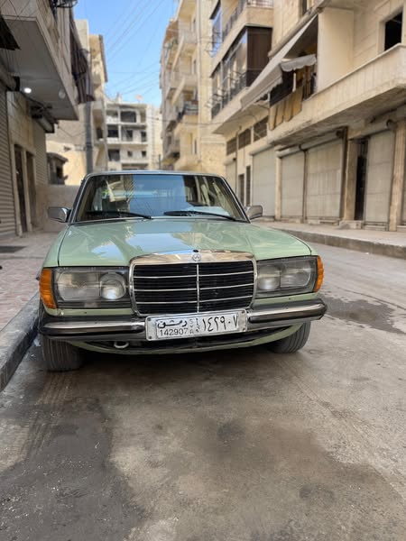 مرسيدس-بنز 230E 1980 - صورة 2