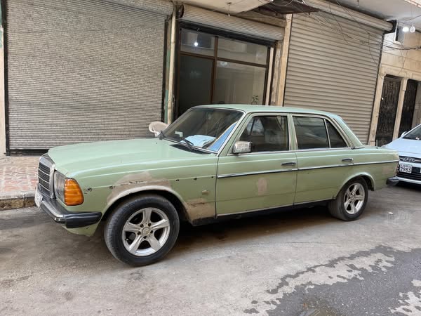 مرسيدس-بنز 230E 1980 - صورة 4
