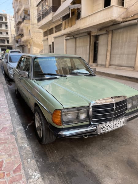 مرسيدس-بنز 230E 1980 - صورة 1
