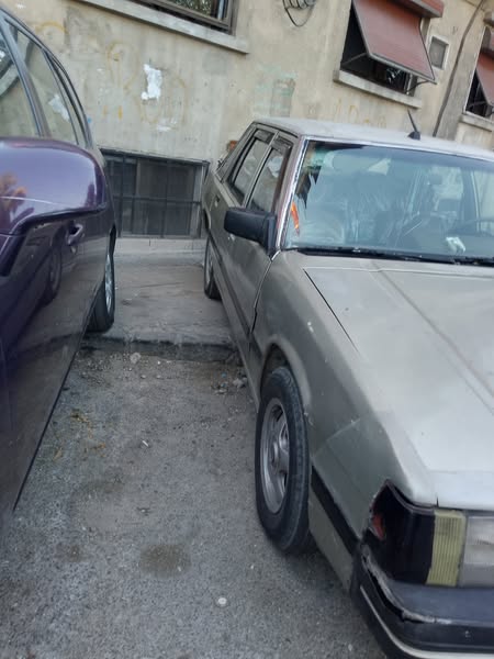 مازدا 929 1983 - صورة 1