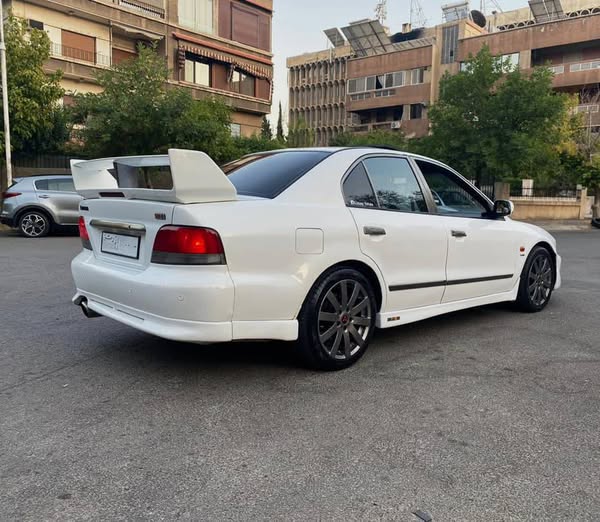 Mitsubishi Galant 1998 - صورة 5