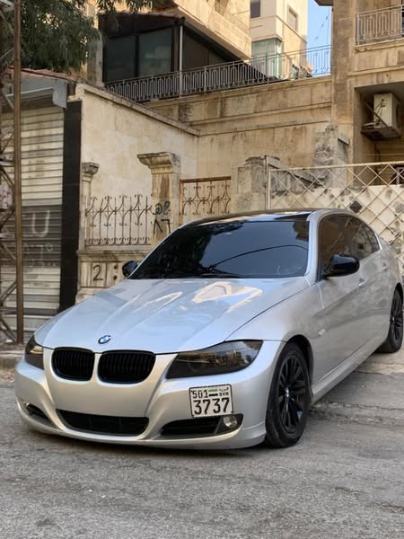 BMW 3 Series 2010 - صورة 1