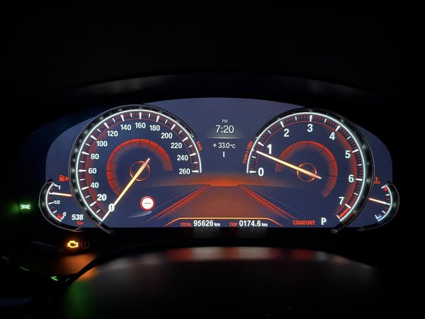 BMW 520i 2018 - صورة 3