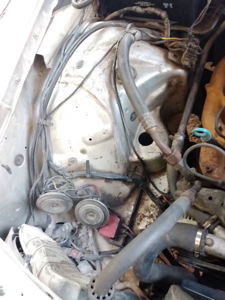 مرسيدس بنز 230E 1982 - صورة 5