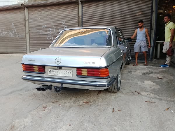 مرسيدس بنز 230E 1982 - صورة 2