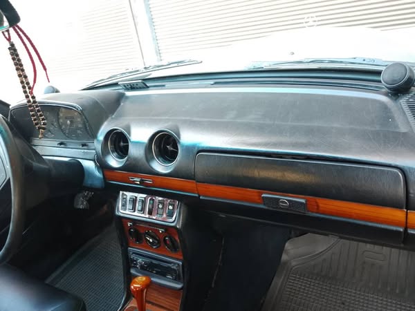 مرسيدس بنز 230E 1982 - صورة 3
