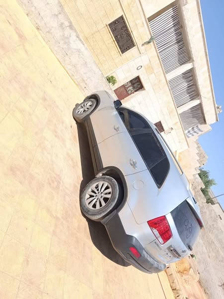 كيا سورينتو 2012 - صورة 2