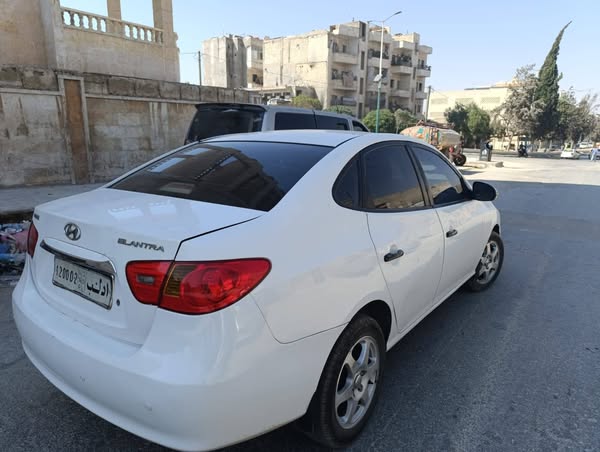 هيونداي افانتي 2010 - صورة 1