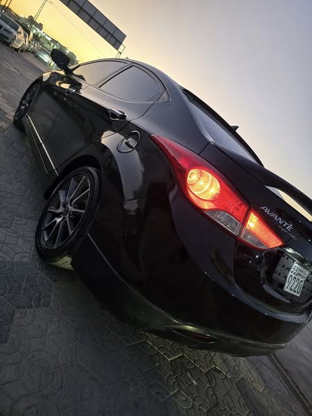 هيونداي أفانتي 2012 - صورة 4