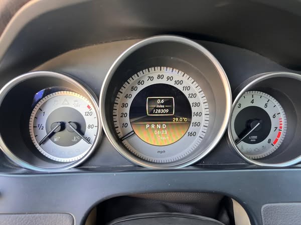 مرسيدس C250 2012 - صورة 4