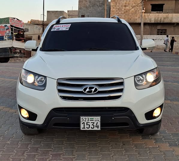 هيونداي سنتافي سي أم 2012 - صورة 2