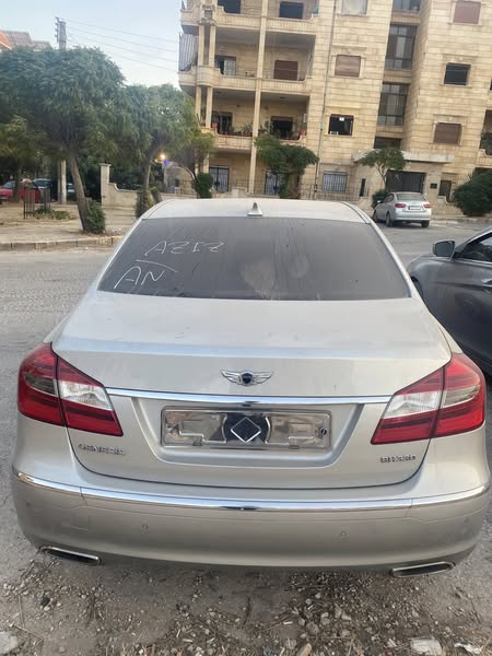 Genesis Genesis 2012 - صورة 3