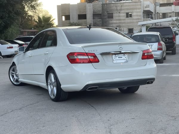Mercedes-Benz E-Class 2011 - صورة 3
