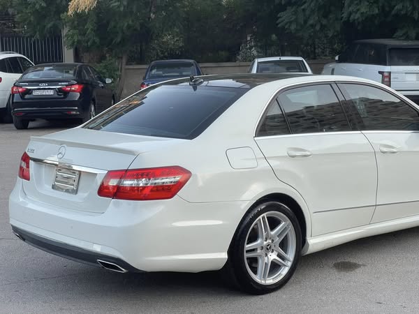 Mercedes-Benz E-Class 2011 - صورة 4