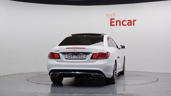 مرسيدس-بنز الفئة E 2017 - صورة 4