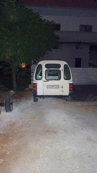 سكودا Pickup 1995 - صورة 2