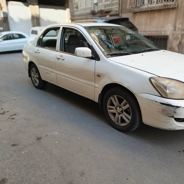 Mitsubishi Lancer 2010 - صورة 1