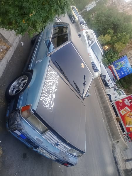 مازدا 929 1983 - صورة 1