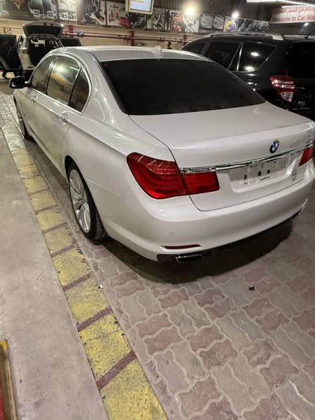 بي إم دبليو ٧٤٠Li 2012 - صورة 4