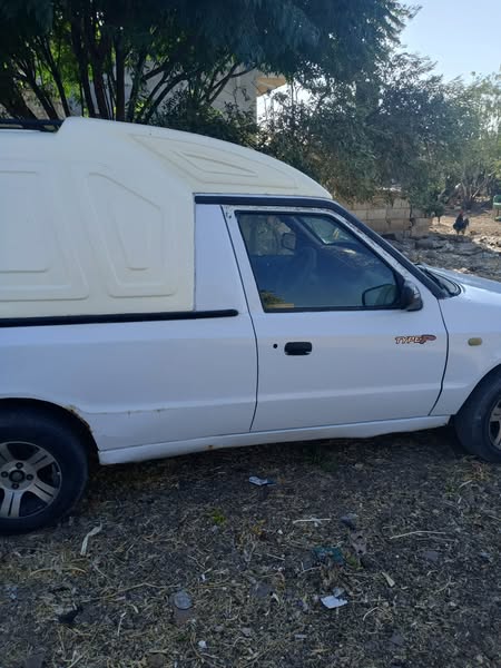 سكودا Pickup 1996 - صورة 1