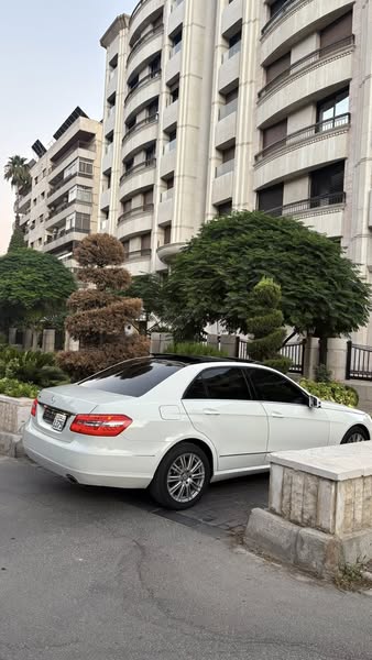 Mercedes-Benz E 300 2012 - صورة 3