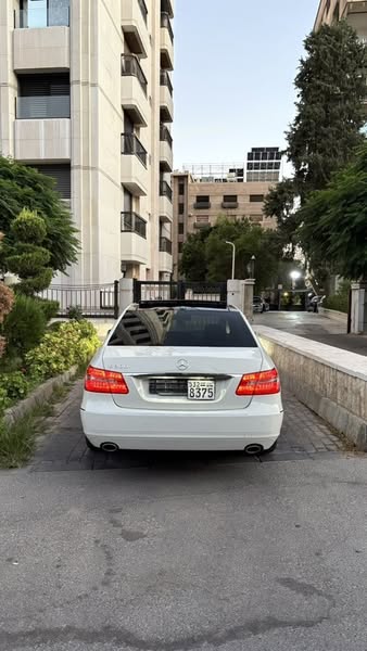 Mercedes-Benz E 300 2012 - صورة 4