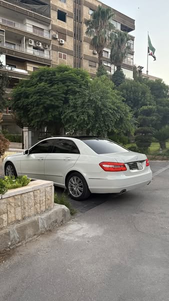 Mercedes-Benz E 300 2012 - صورة 5