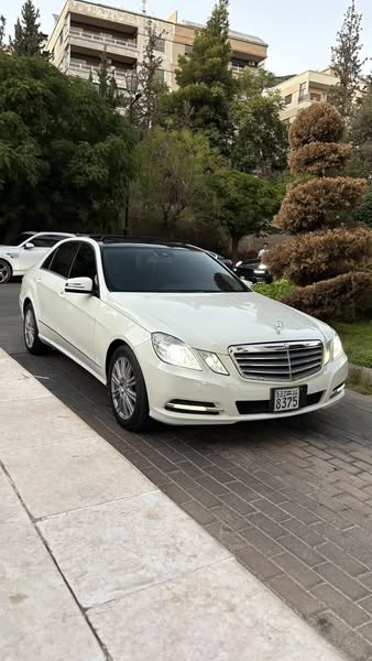 Mercedes-Benz E 300 2012 - صورة 1