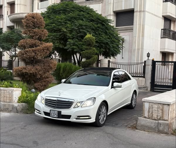 Mercedes-Benz E 300 2012 - صورة 2
