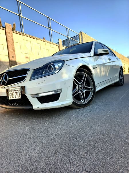 مرسيدس-بنز C300 2011 - صورة 2