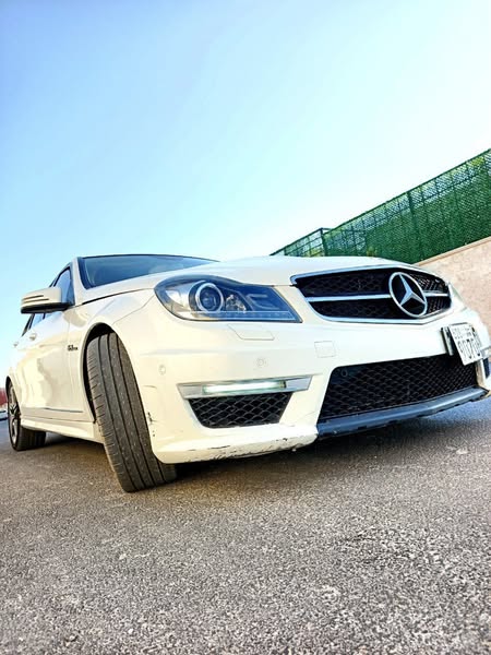 مرسيدس-بنز C300 2011 - صورة 1