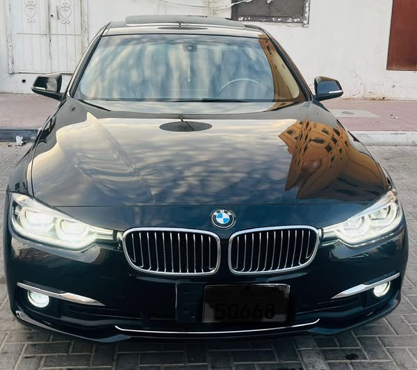 BMW 320i 2018 - صورة 1