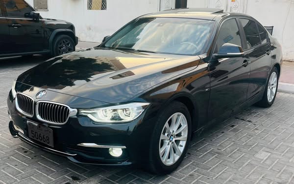BMW 320i 2018 - صورة 3
