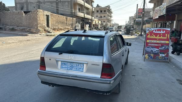 مرسيدس C-Class 2001 - صورة 3