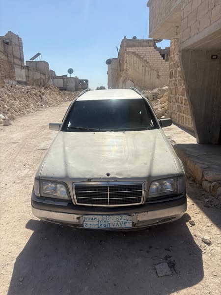 مرسيدس C-Class 2001 - صورة 1