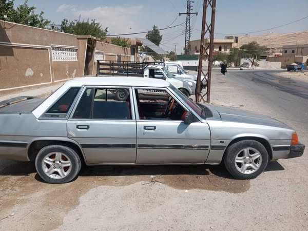 مازدا 929 1983 - صورة 2