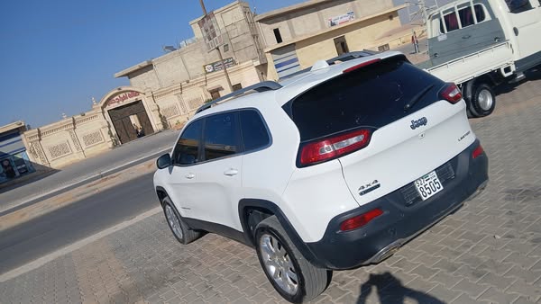 جيب شيروكي 2015 - صورة 5