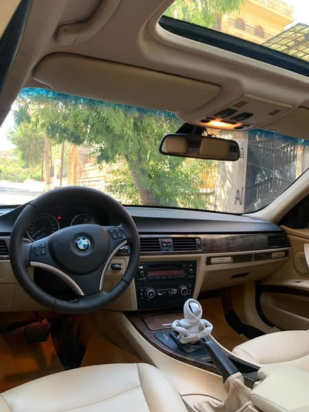 بي إم دبليو 323i 2010 - صورة 5