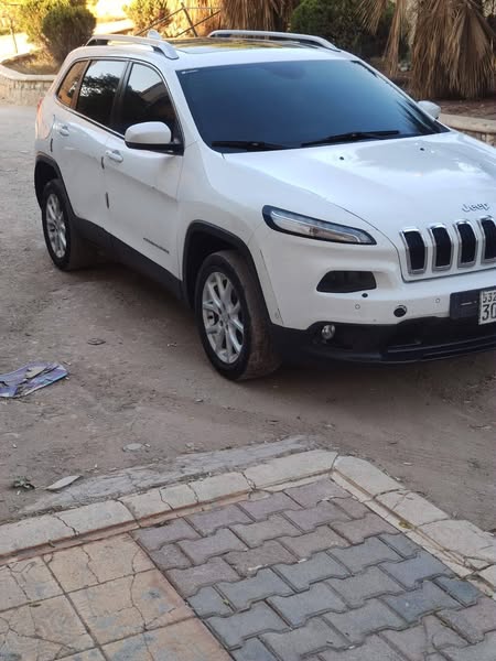 جيب شيروكي 2015 - صورة 1