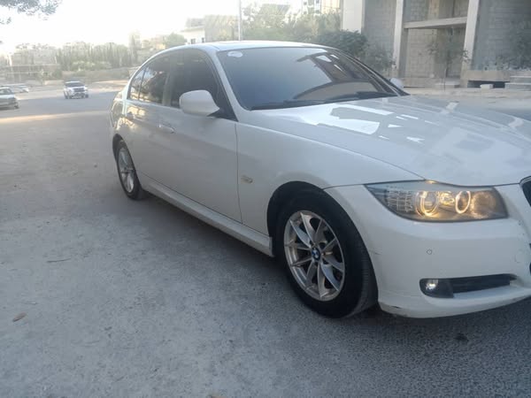 BMW 320 2012 - صورة 5