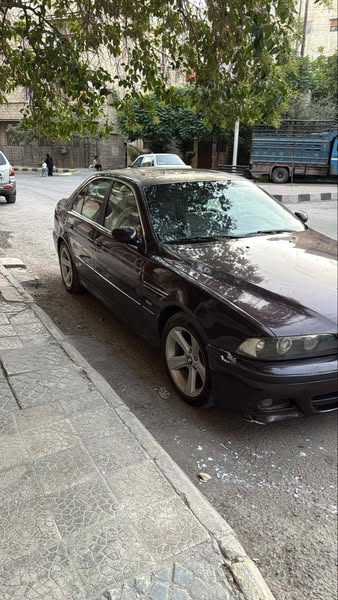 BMW 5 Series 1998 - صورة 2