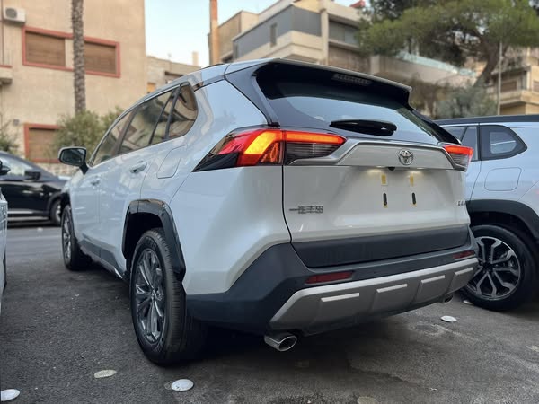 تويوتا RAV 4 2025 - صورة 4