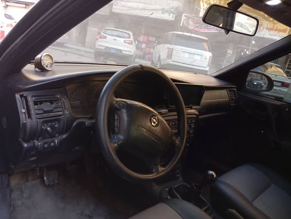 اوبل فيكترا 1998 - صورة 4