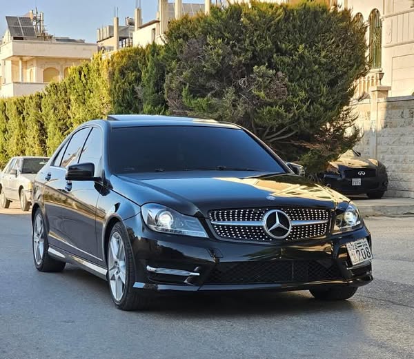 Mercedes-Benz C300 2010 - صورة 1